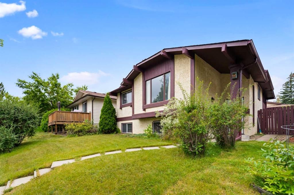 224 Berwick Way Nw, Calgary, AB - Outdoor