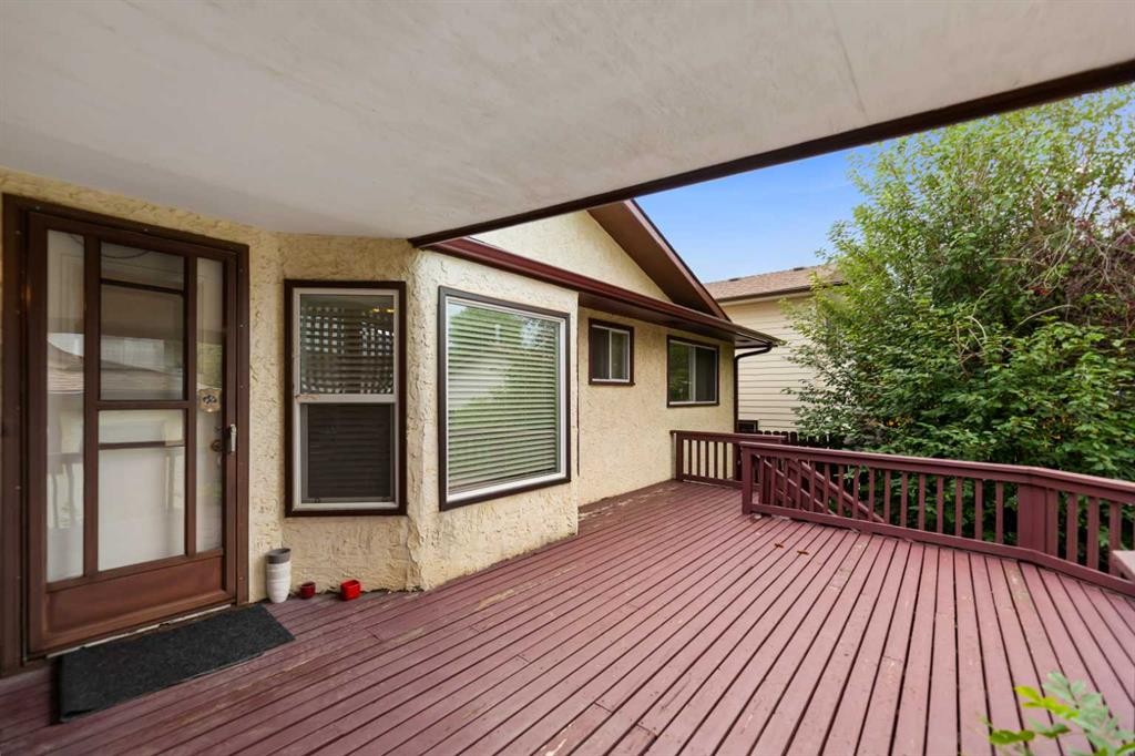 224 Berwick Way Nw, Calgary, AB - Outdoor With Deck Patio Veranda With Exterior