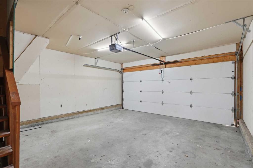 289 Taralake Terrace Ne, Calgary, AB - Indoor Photo Showing Garage