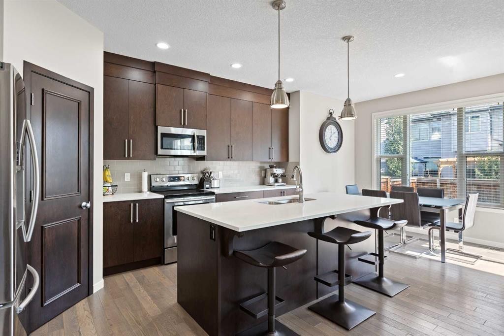 39 Brightoncrest Point Se, Calgary, AB - Indoor Photo Showing Kitchen With Upgraded Kitchen