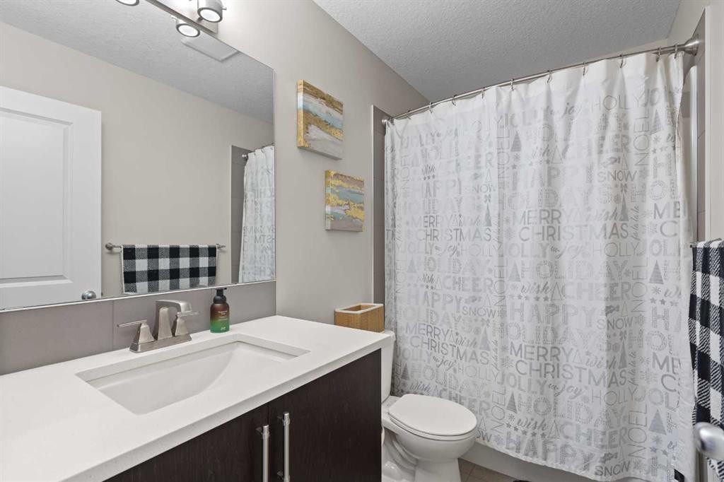 39 Brightoncrest Point Se, Calgary, AB - Indoor Photo Showing Bathroom