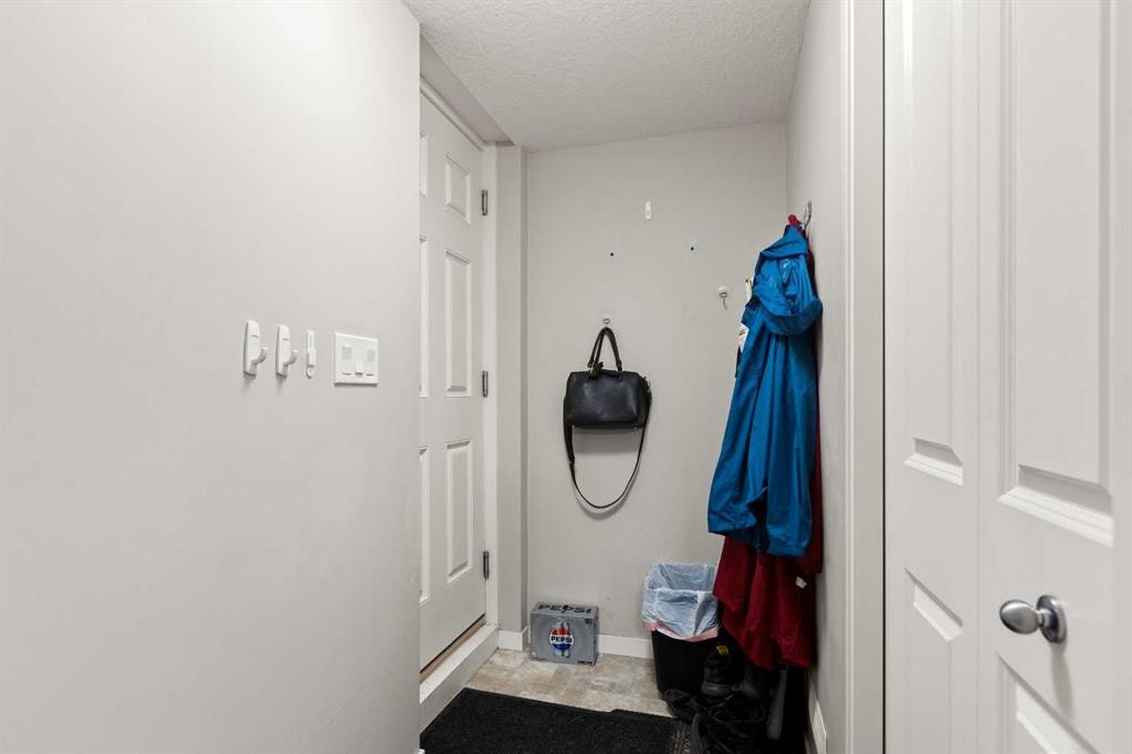 39 Brightoncrest Point Se, Calgary, AB - Indoor Photo Showing Other Room