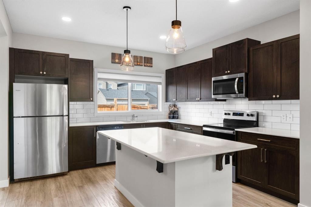 115 Wolf Willow Boulevard Se, Calgary, AB - Indoor Photo Showing Kitchen With Stainless Steel Kitchen With Upgraded Kitchen