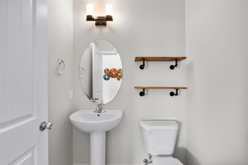115 Wolf Willow Boulevard Se, Calgary, AB - Indoor Photo Showing Bathroom