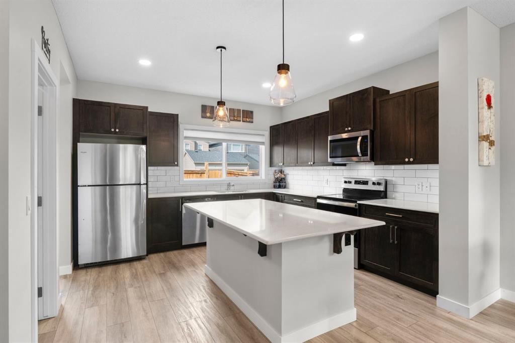 115 Wolf Willow Boulevard Se, Calgary, AB - Indoor Photo Showing Kitchen With Stainless Steel Kitchen With Upgraded Kitchen