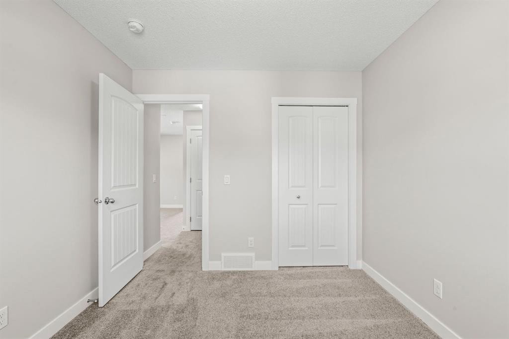 115 Wolf Willow Boulevard Se, Calgary, AB - Indoor Photo Showing Other Room