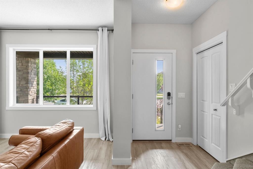 115 Wolf Willow Boulevard Se, Calgary, AB - Indoor Photo Showing Other Room