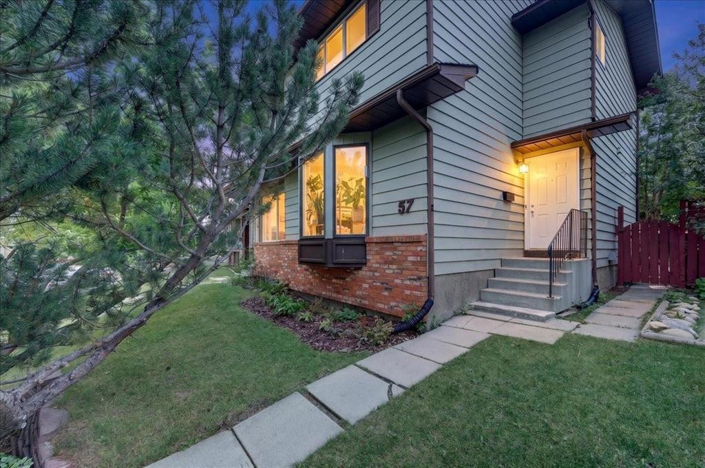 57 Beacham Way Nw, Calgary, AB - Outdoor