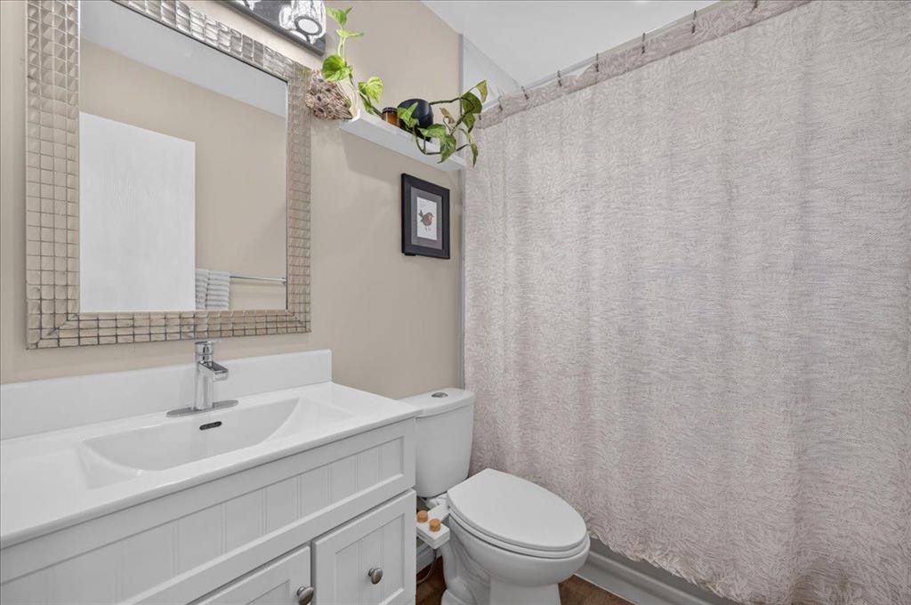 57 Beacham Way Nw, Calgary, AB - Indoor Photo Showing Bathroom