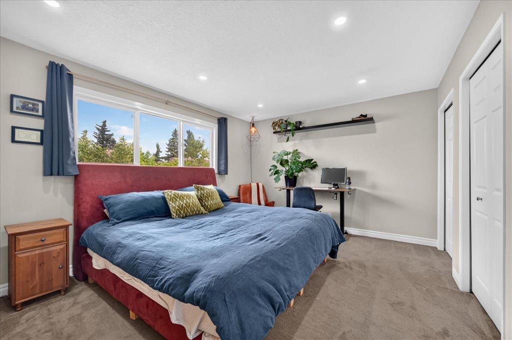 57 Beacham Way Nw, Calgary, AB - Indoor Photo Showing Bedroom