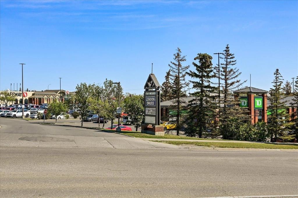 57 Beacham Way Nw, Calgary, AB - Outdoor