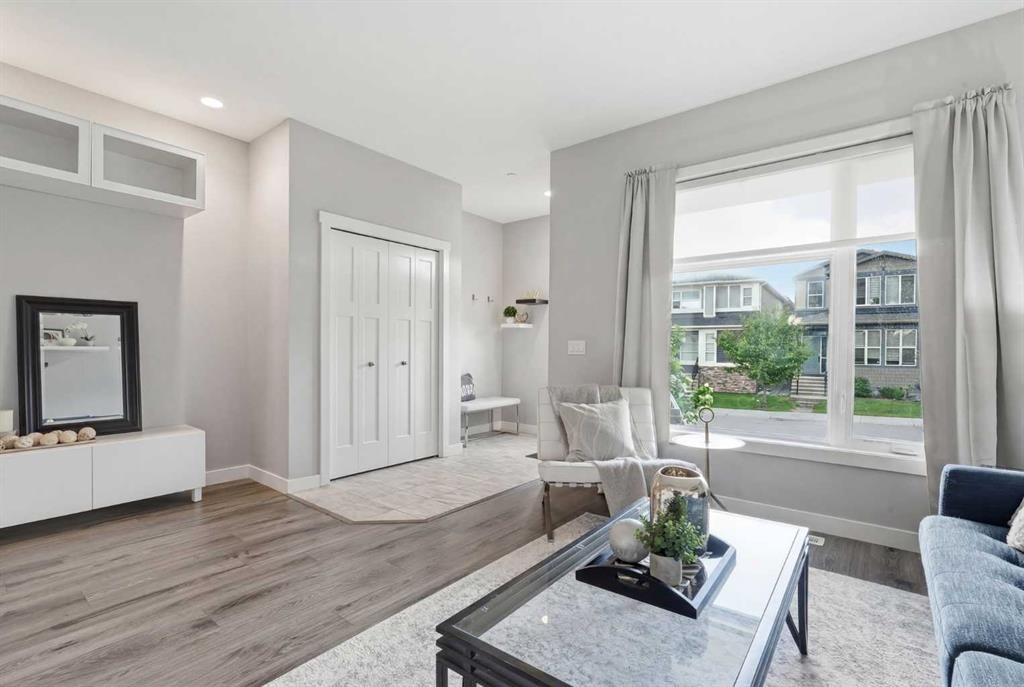21 Howse Street Ne, Calgary, AB - Indoor Photo Showing Living Room