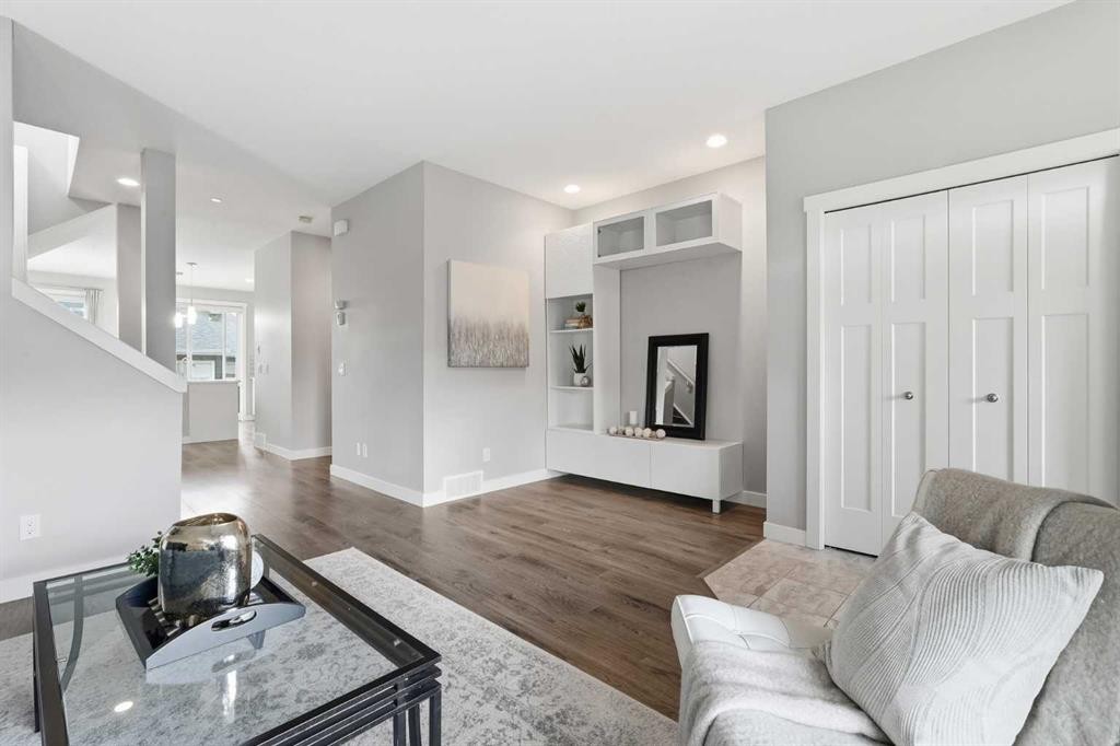 21 Howse Street Ne, Calgary, AB - Indoor Photo Showing Living Room