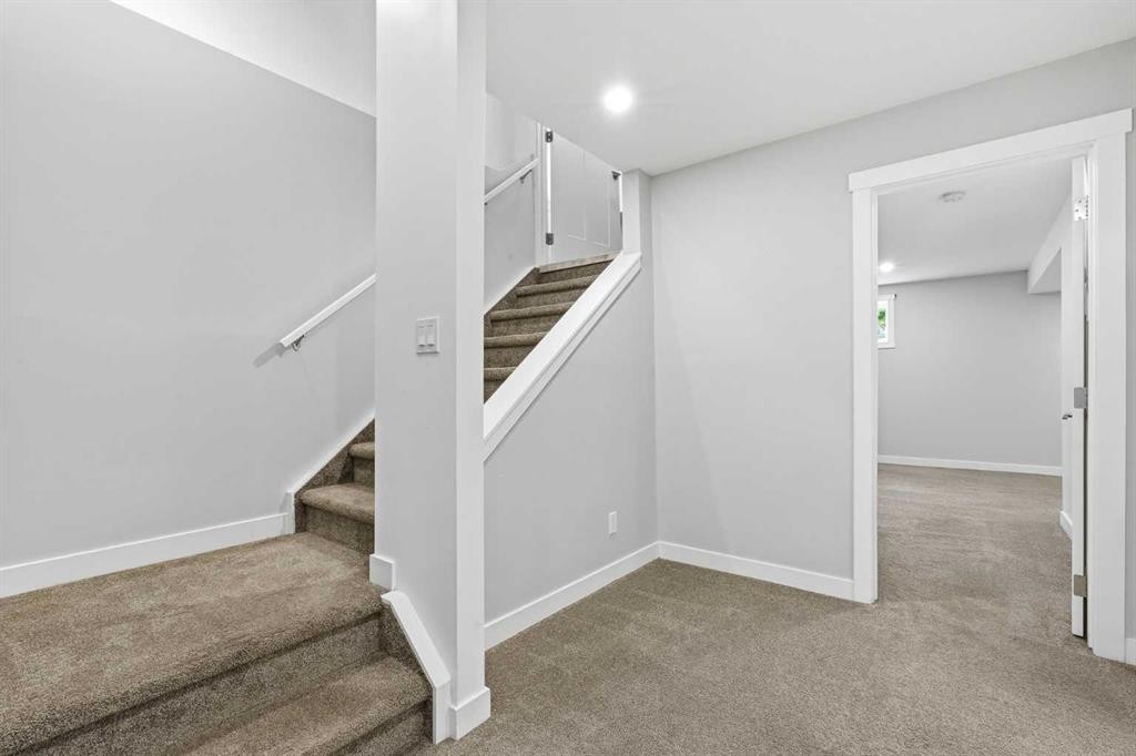 21 Howse Street Ne, Calgary, AB - Indoor Photo Showing Other Room