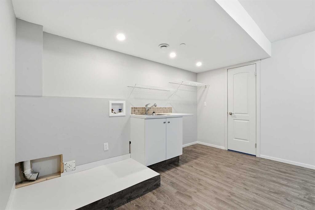21 Howse Street Ne, Calgary, AB - Indoor Photo Showing Other Room