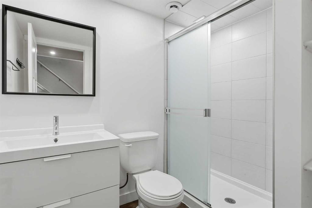 21 Howse Street Ne, Calgary, AB - Indoor Photo Showing Bathroom