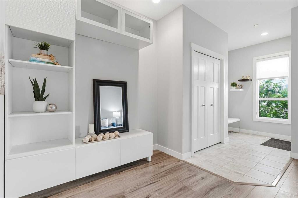 21 Howse Street Ne, Calgary, AB - Indoor Photo Showing Other Room