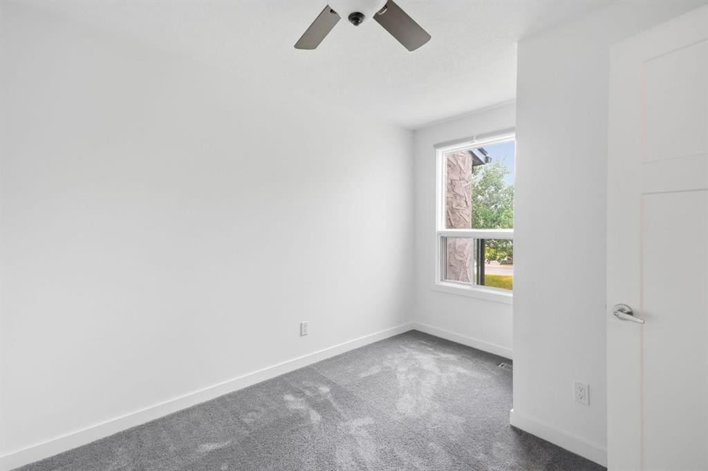 6507 Huntsbay Road Nw, Calgary, AB - Indoor Photo Showing Other Room