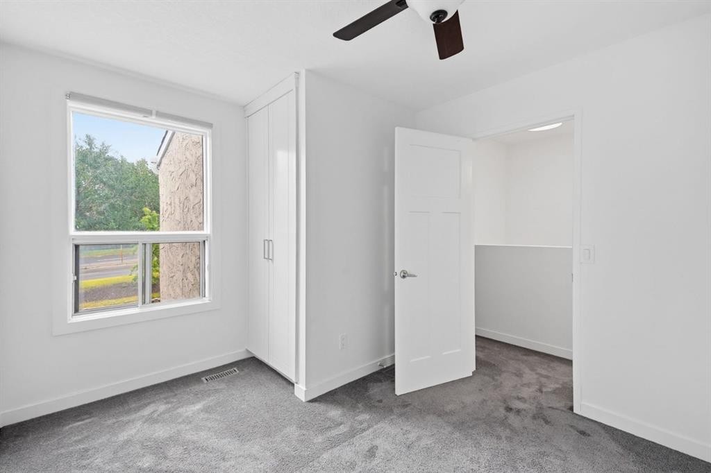 6507 Huntsbay Road Nw, Calgary, AB - Indoor Photo Showing Other Room