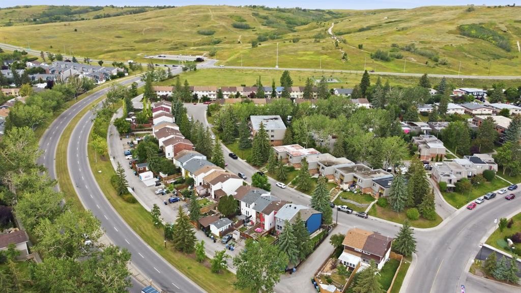 6507 Huntsbay Road Nw, Calgary, AB - Outdoor With View