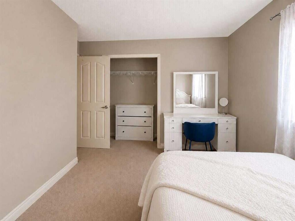 188 Everwillow Park Sw, Calgary, AB - Indoor Photo Showing Bedroom