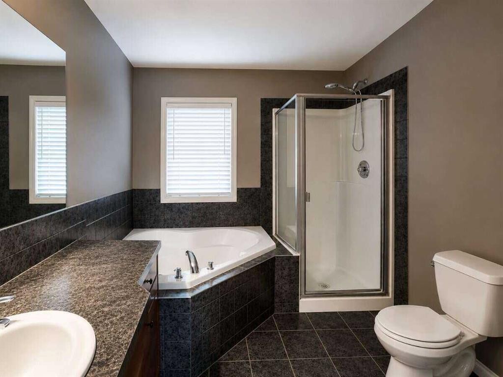 188 Everwillow Park Sw, Calgary, AB - Indoor Photo Showing Bathroom