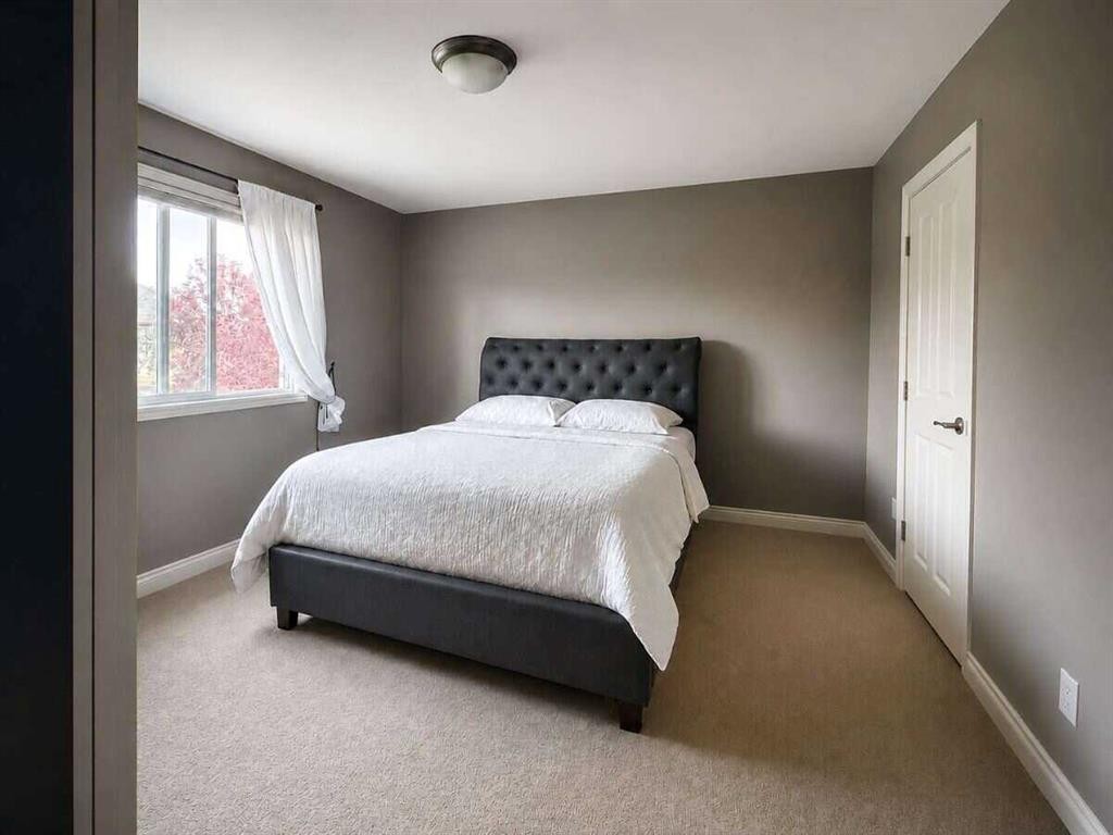 188 Everwillow Park Sw, Calgary, AB - Indoor Photo Showing Bedroom