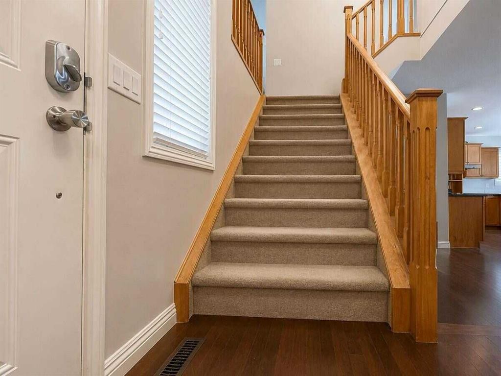 188 Everwillow Park Sw, Calgary, AB - Indoor Photo Showing Other Room
