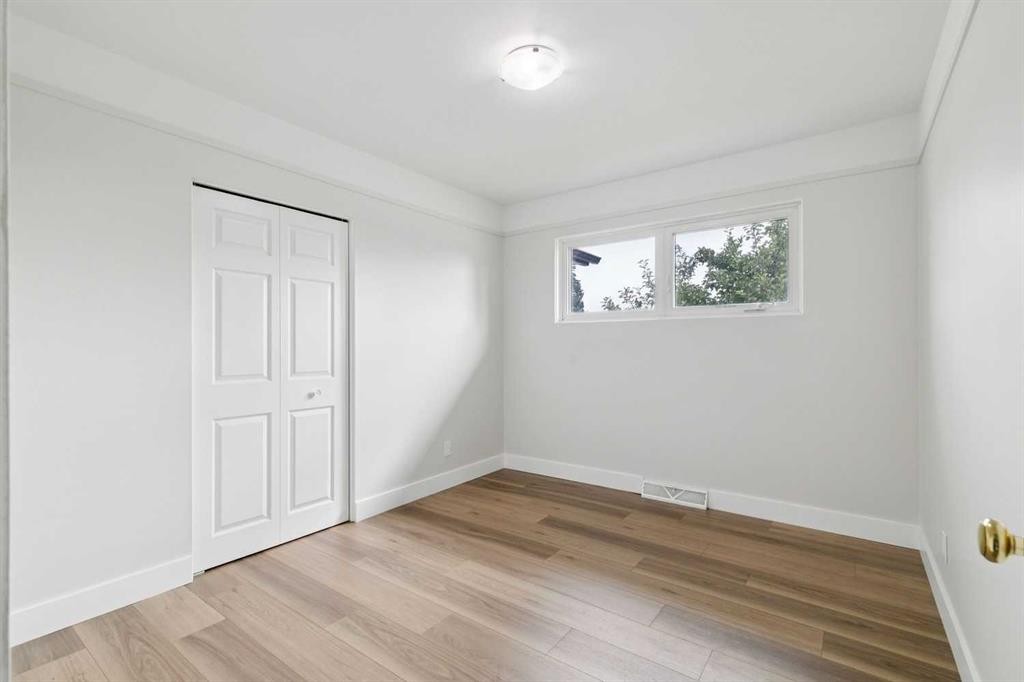 10415 8 Street Sw, Calgary, AB - Indoor Photo Showing Other Room