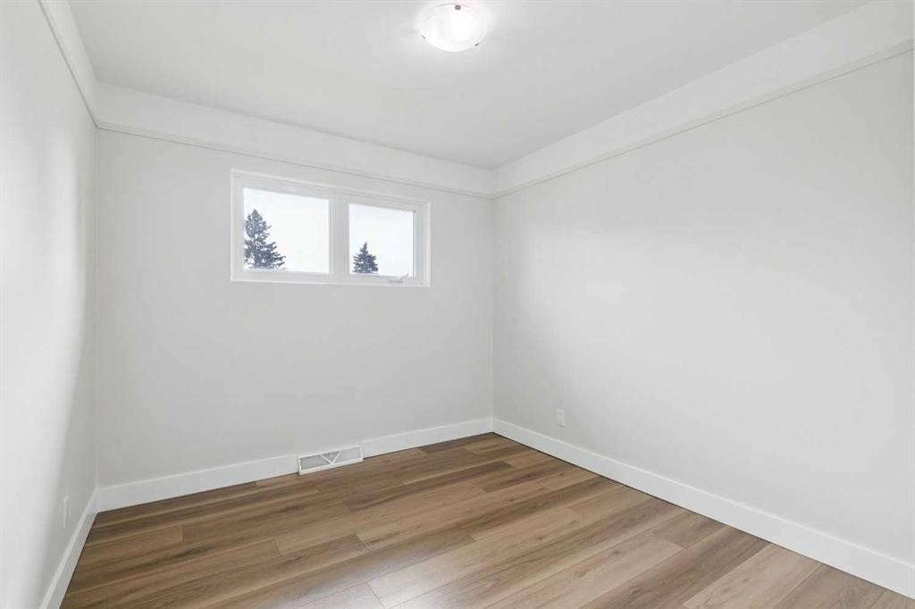 10415 8 Street Sw, Calgary, AB - Indoor Photo Showing Other Room