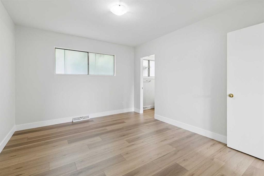 10415 8 Street Sw, Calgary, AB - Indoor Photo Showing Other Room