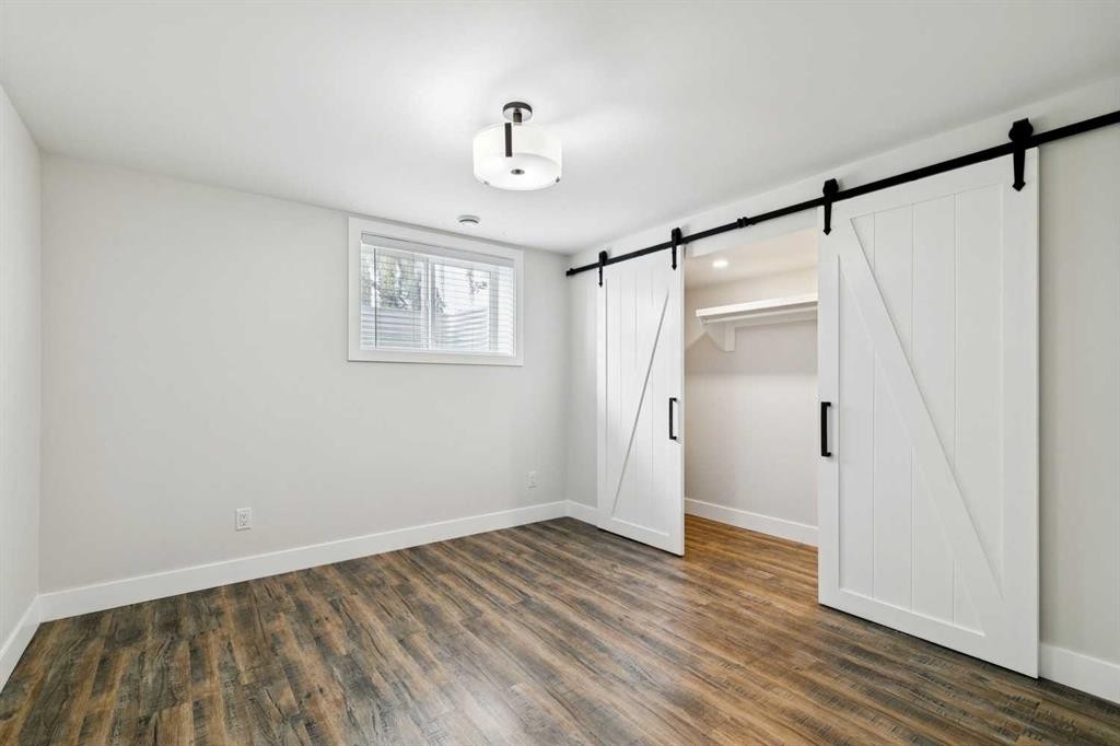 10415 8 Street Sw, Calgary, AB - Indoor Photo Showing Other Room
