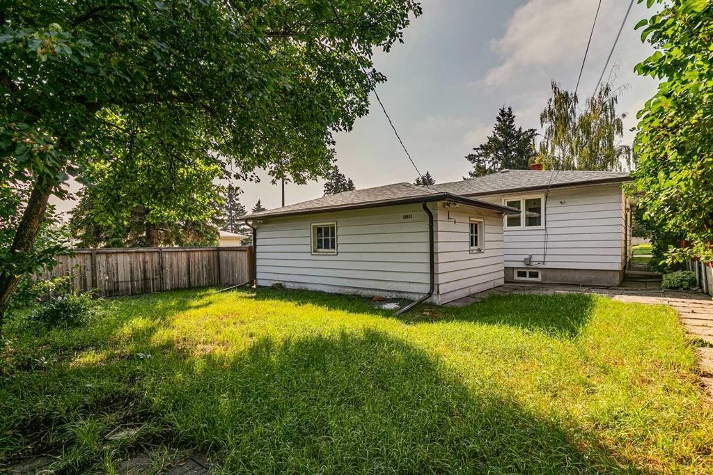 10415 8 Street Sw, Calgary, AB - Outdoor