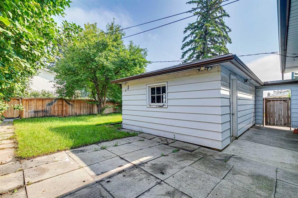 10415 8 Street Sw, Calgary, AB - Outdoor