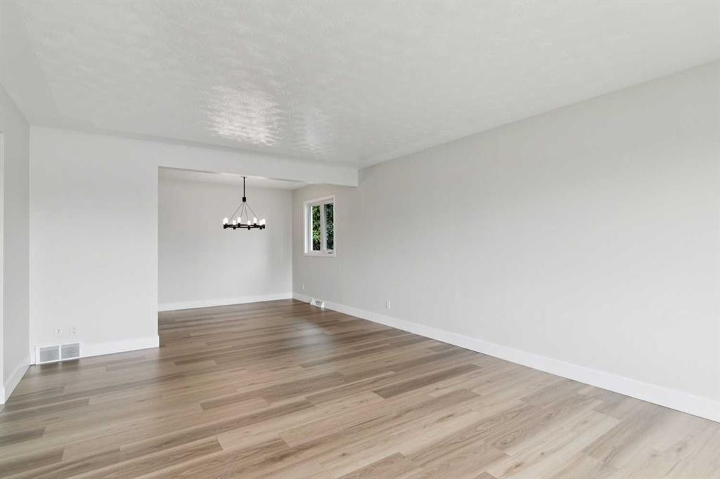 10415 8 Street Sw, Calgary, AB - Indoor Photo Showing Other Room