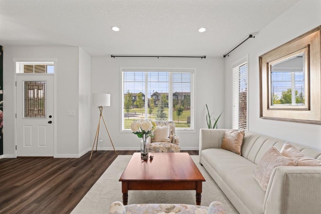 45 Willow Green Way, Cochrane, AB - Indoor Photo Showing Living Room