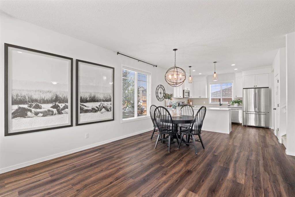 45 Willow Green Way, Cochrane, AB - Indoor Photo Showing Dining Room