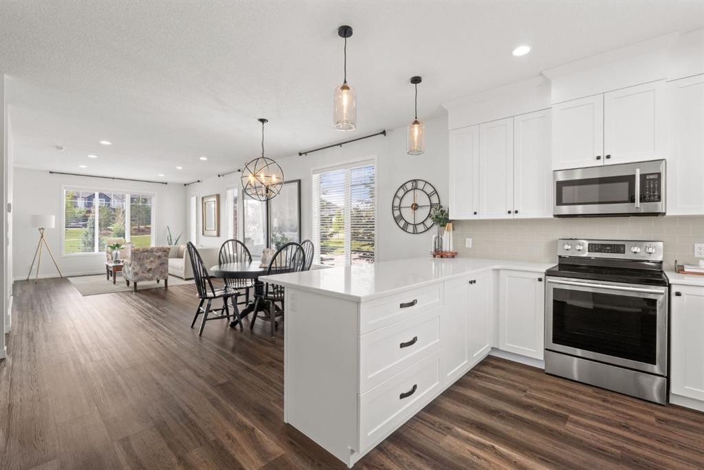 45 Willow Green Way, Cochrane, AB - Indoor Photo Showing Kitchen With Upgraded Kitchen