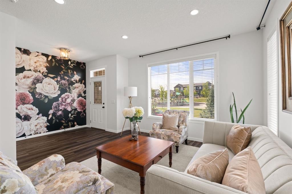 45 Willow Green Way, Cochrane, AB - Indoor Photo Showing Living Room