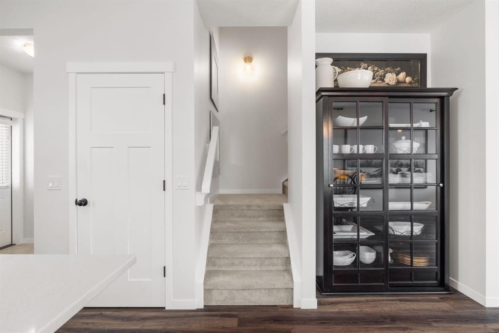 45 Willow Green Way, Cochrane, AB - Indoor Photo Showing Other Room