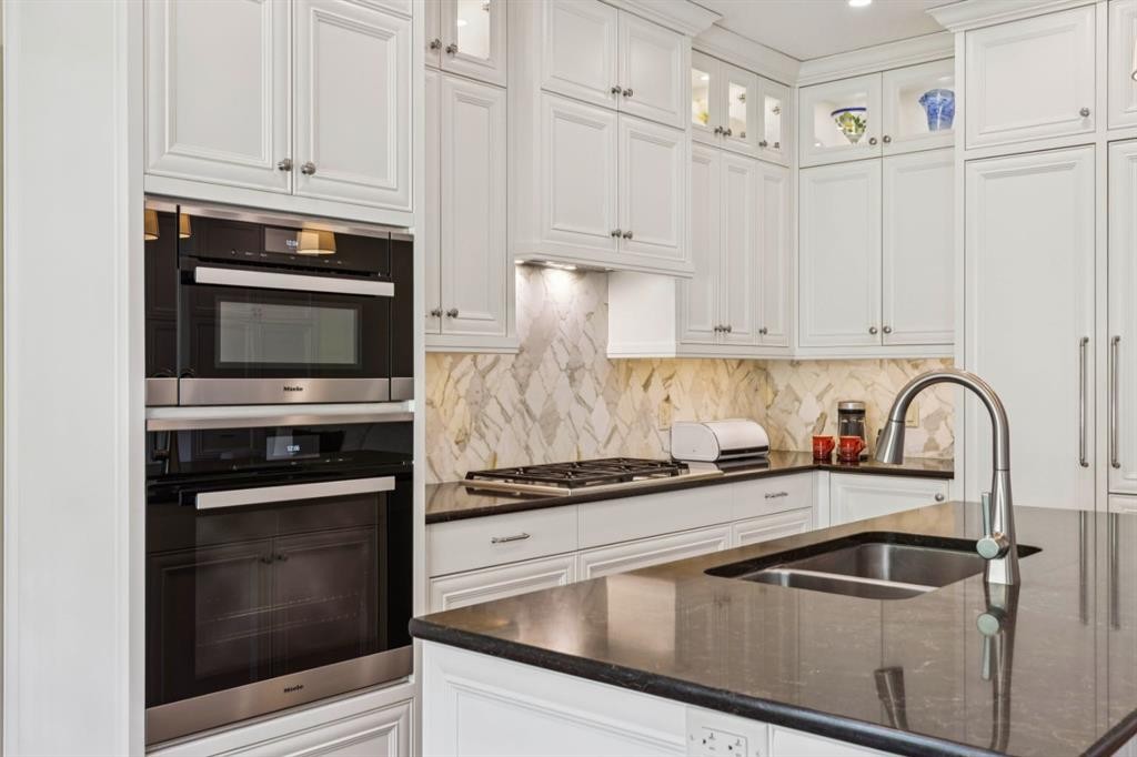 174 Sienna Hills Drive Sw, Calgary, AB - Indoor Photo Showing Kitchen With Double Sink