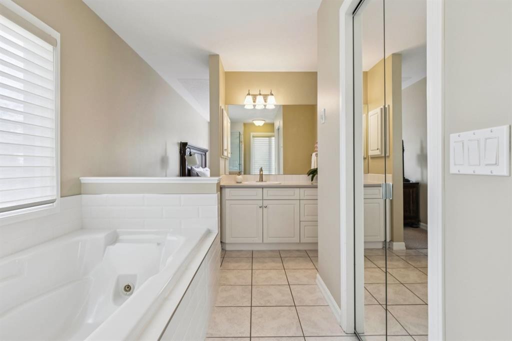 174 Sienna Hills Drive Sw, Calgary, AB - Indoor Photo Showing Bathroom