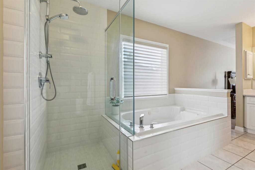 174 Sienna Hills Drive Sw, Calgary, AB - Indoor Photo Showing Bathroom