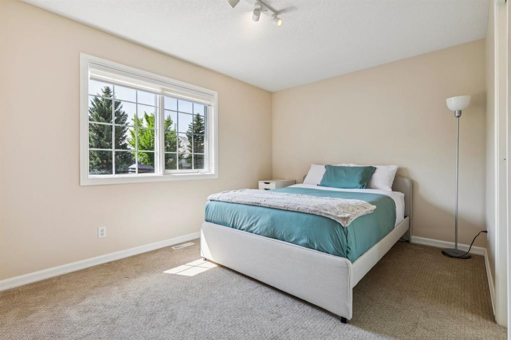 174 Sienna Hills Drive Sw, Calgary, AB - Indoor Photo Showing Bedroom
