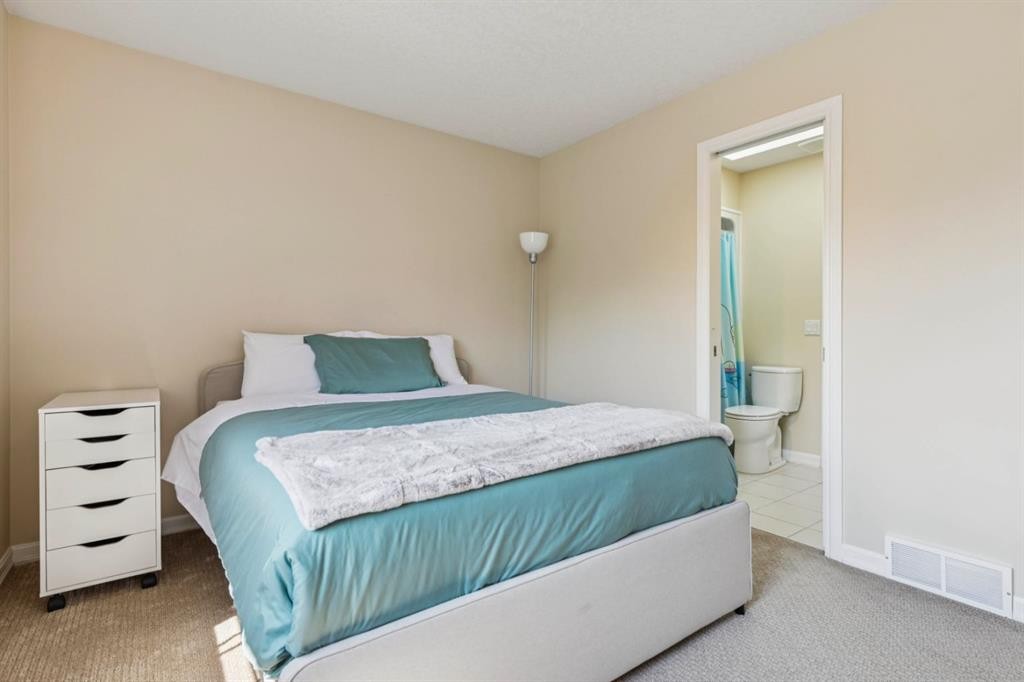 174 Sienna Hills Drive Sw, Calgary, AB - Indoor Photo Showing Bedroom
