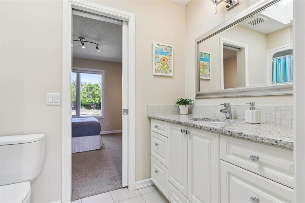 174 Sienna Hills Drive Sw, Calgary, AB - Indoor Photo Showing Bathroom