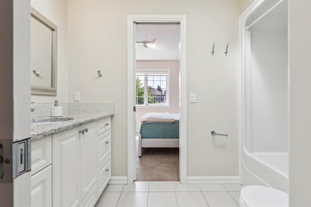 174 Sienna Hills Drive Sw, Calgary, AB - Indoor Photo Showing Bathroom