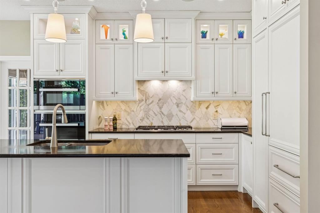 174 Sienna Hills Drive Sw, Calgary, AB - Indoor Photo Showing Kitchen With Upgraded Kitchen