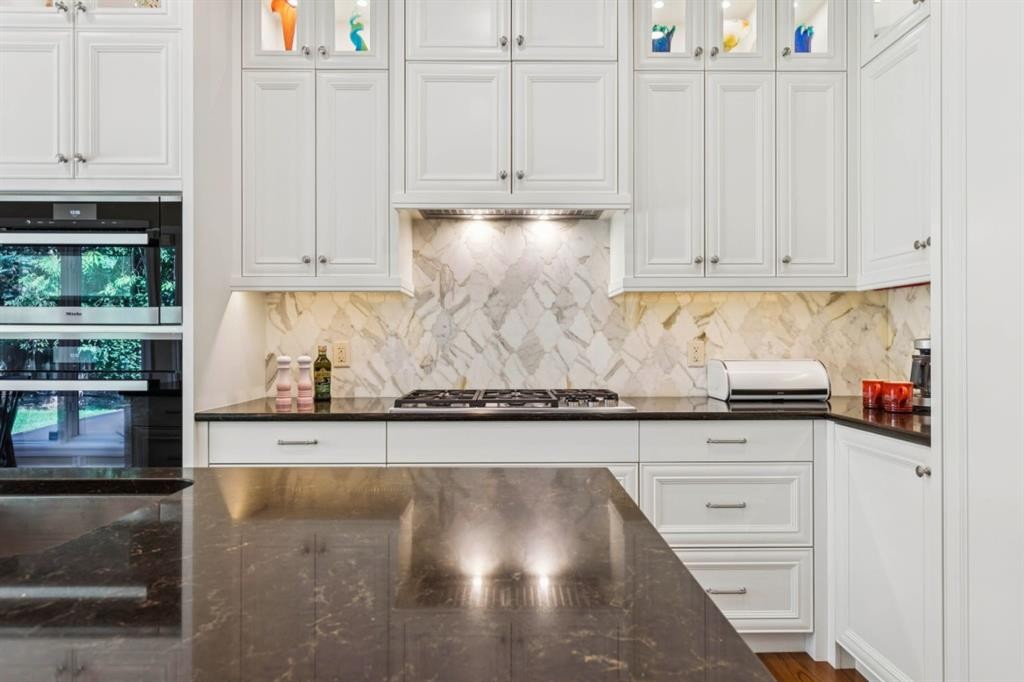 174 Sienna Hills Drive Sw, Calgary, AB - Indoor Photo Showing Kitchen With Upgraded Kitchen