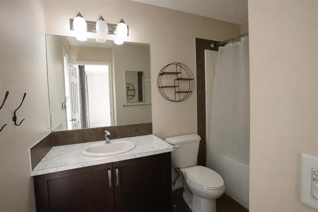 149 Walden Parade Se, Calgary, AB - Indoor Photo Showing Bathroom